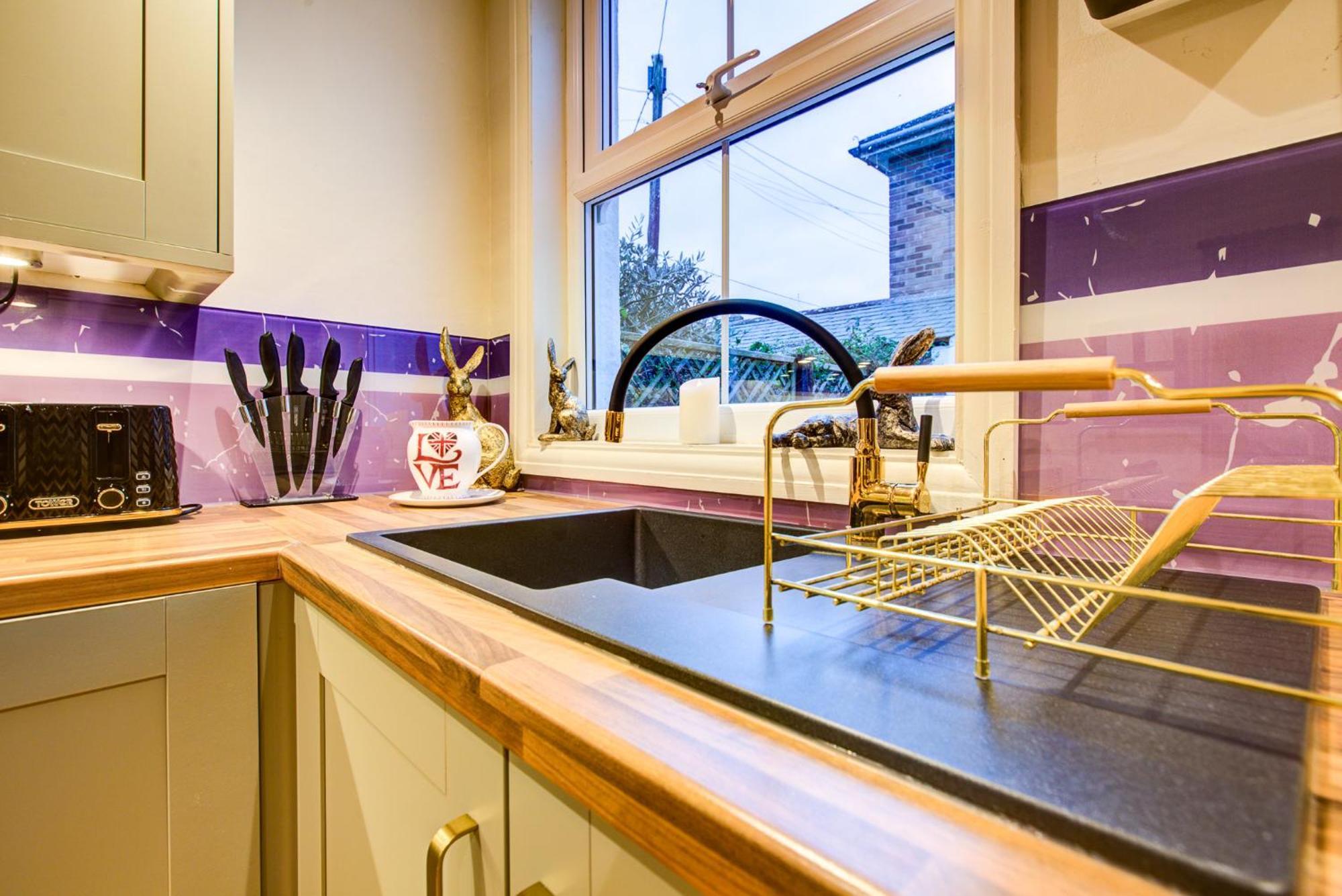 Queens Cottage, Wivenhoe Stylish, Plush, Cosy, Convenient & Quirky, 2X Double Bed Period Cottage Plus Patio - 9 Min Walk Train, 4 Min Walk High Street Pubs, Restaurants, Shops Exterior foto